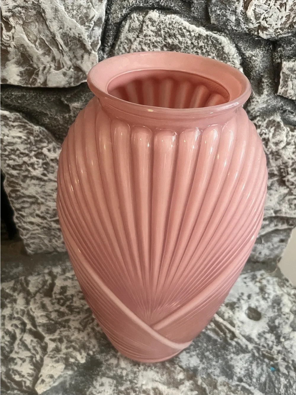 Viral Vintage 1980s Pink Art Glass Shell Vase